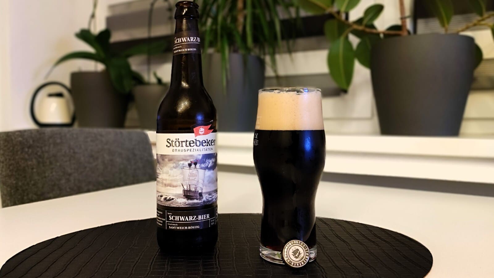 Störtebeker Schwarz-Bier im Glas